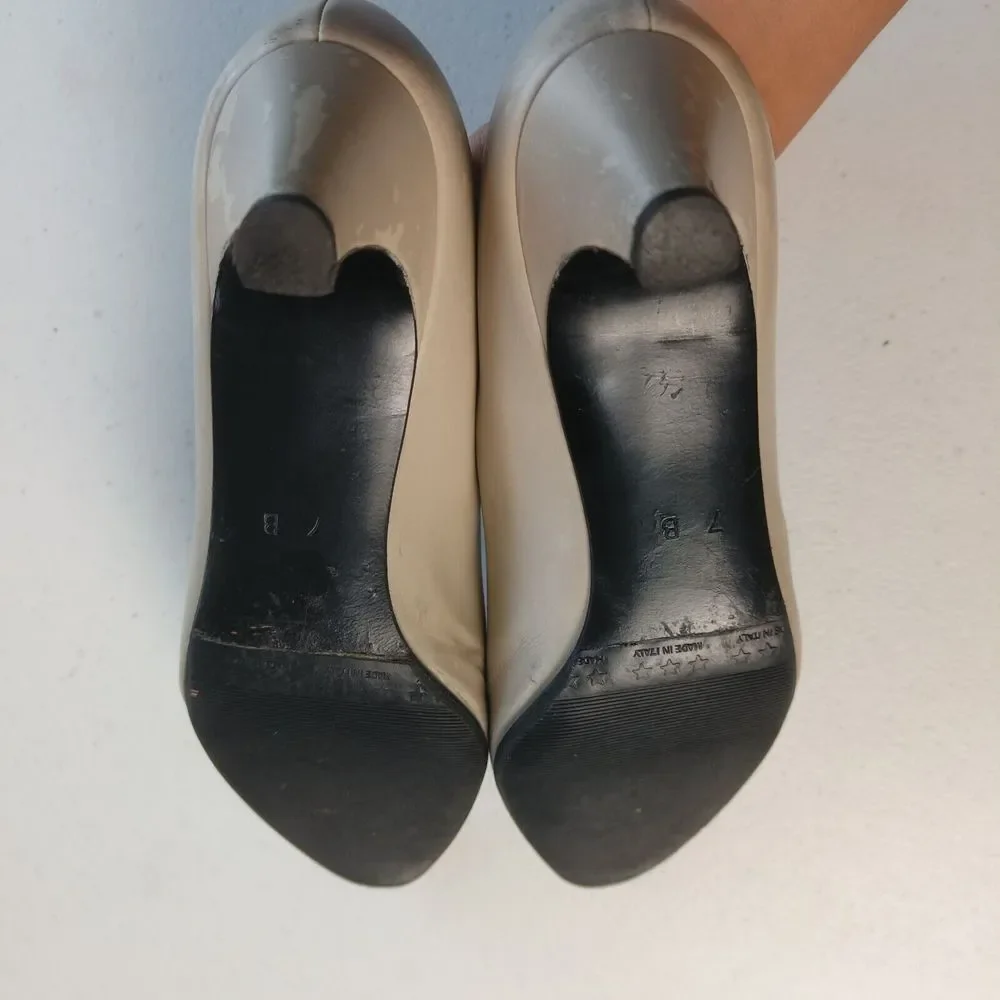 Escada Vintage Shoes Leather Pumps Woman Cream and Gold Size 7-B‎ Italian